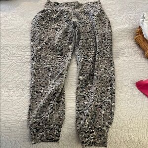 Printed Athleta salutation textured jogger LT
